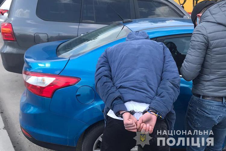 Тернопільські правоохоронці затримали двох чоловіків за вимагання коштів у місцевого підприємця