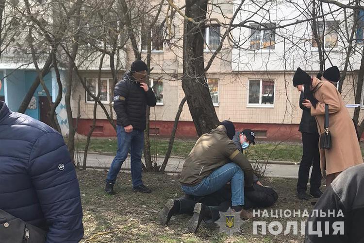 Тернопільські правоохоронці затримали двох чоловіків за вимагання коштів у місцевого підприємця