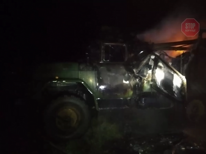 На Львівщині згорів автомобіль Міноборони, є загиблий