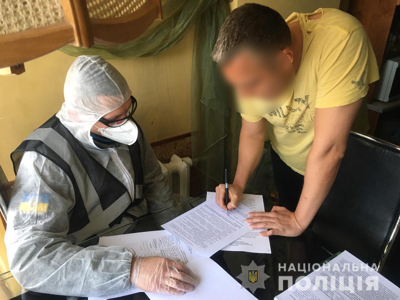 Слідчі Нацполіції повідомили про підозру групі осіб, котрі ошукали міжнародну компанію на понад 2,5 мільйона доларів США