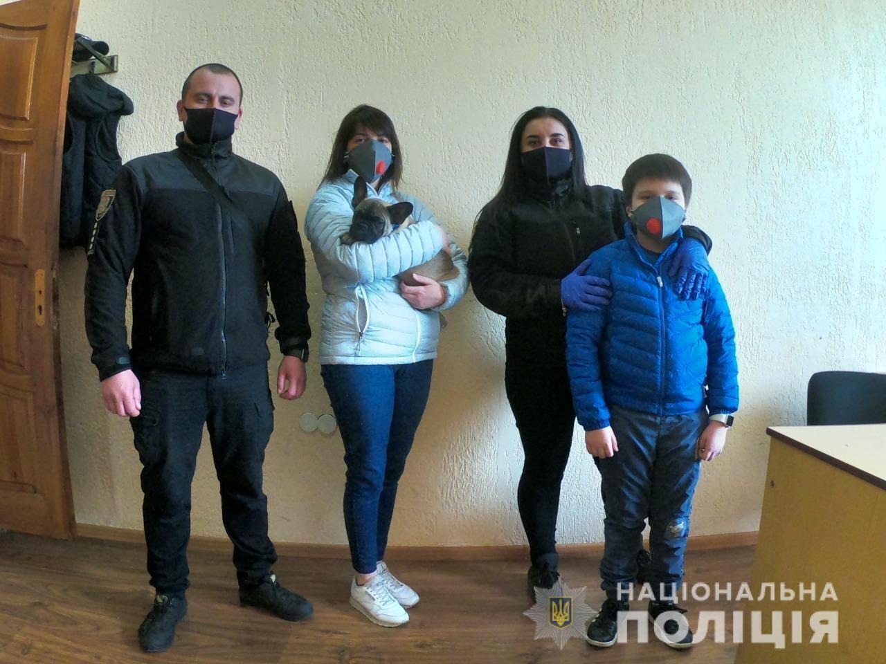 Одеські поліцейські повернули жительці Малиновського району викраденого собаку