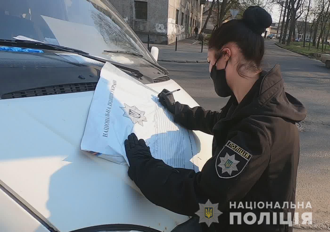 В Одесі поліцейські на гарячому затримали підозрюваного у крадіжці з автомобіля