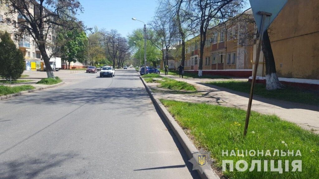 Поліція Краматорська встановлює особу водія автомобіля, який наїхав на жінку та втік