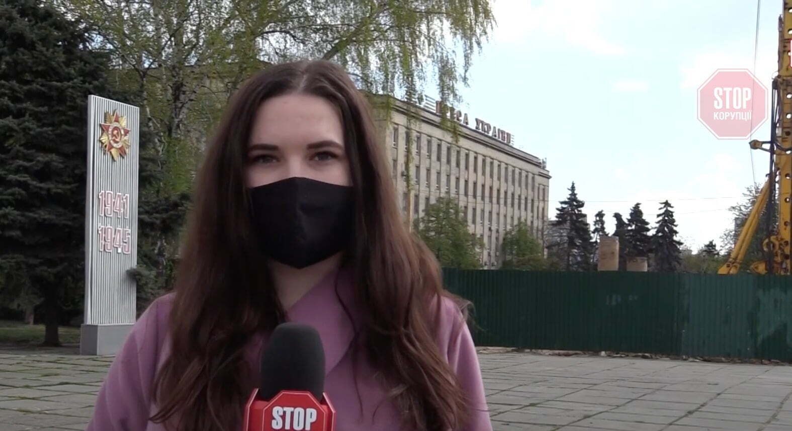  Новобудову зводять впритул до скверу