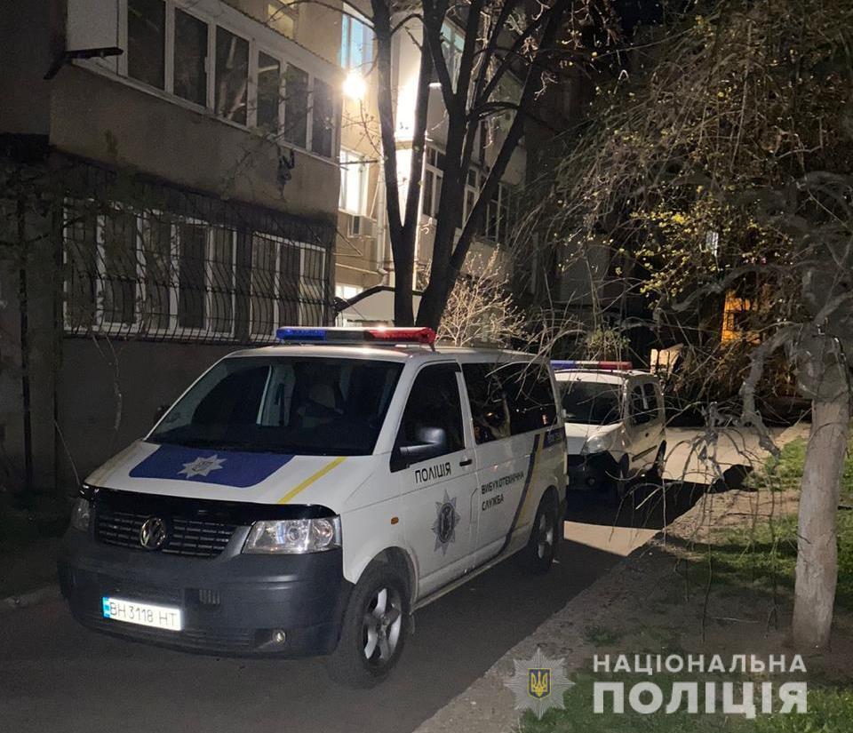 Одеські правоохоронці встановлюють обставини вибуху в під’їзді багатоповерхівки на вулиці Краснова