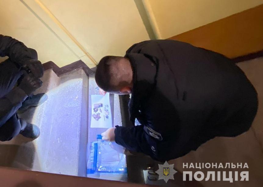 Одеські правоохоронці встановлюють обставини вибуху в під’їзді багатоповерхівки на вулиці Краснова