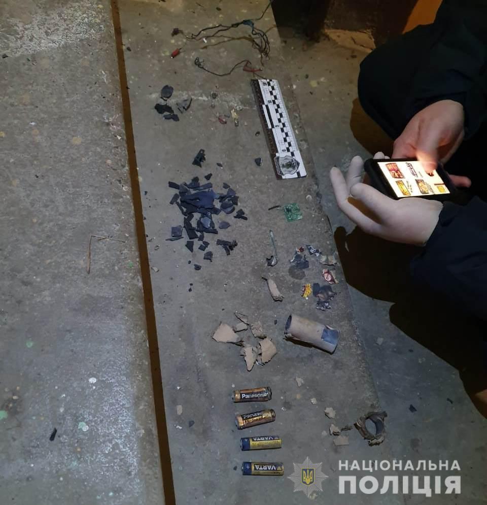 Одеські правоохоронці встановлюють обставини вибуху в під’їзді багатоповерхівки на вулиці Краснова