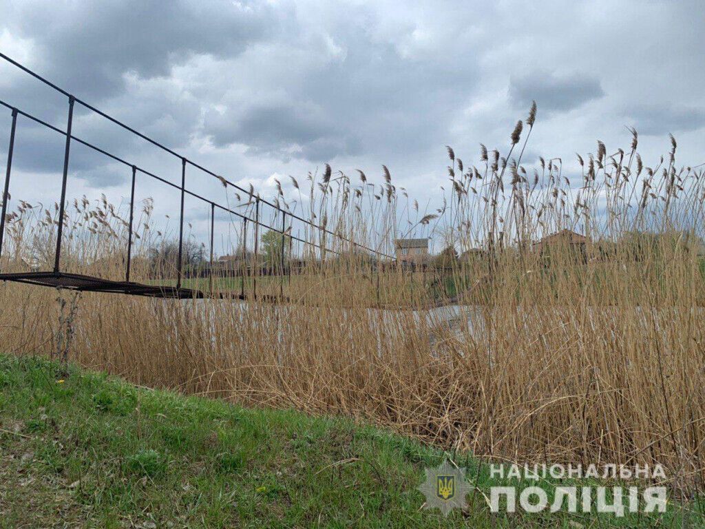 У Великій Новосілці поліцейські врятували життя жінці, яка застрягла в очереті