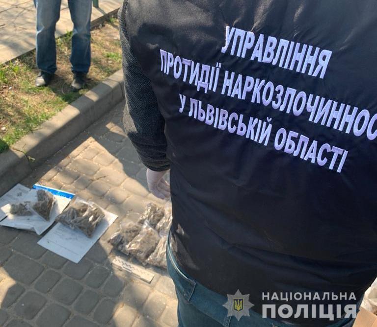 Поліцейські перекрили канал постачання наркотичних речовин з Запорізької області до Львова