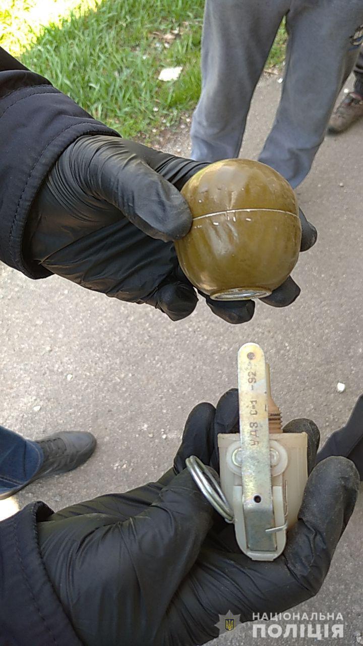 На Вінничині поліція затримала місцевого жителя під час збуту гранати