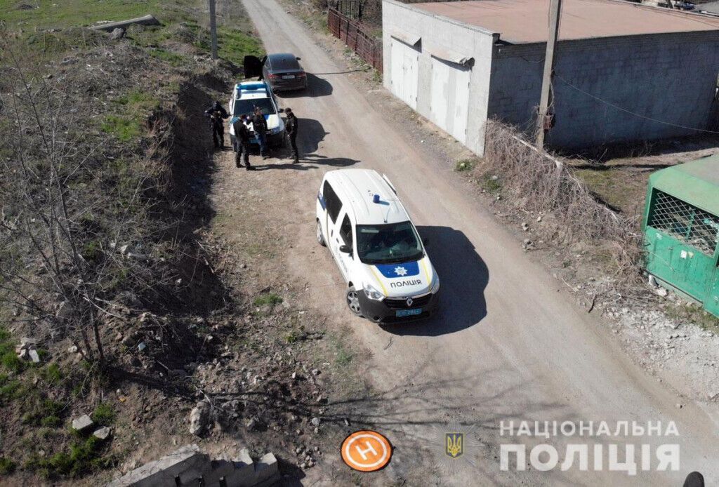 В Маріуполі бійці роти поліції особливого призначення викрили наркодилера (ВІДЕО)