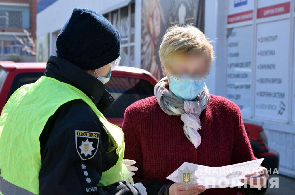 Поліцейські Донеччини проводять масштабну профілактичну кампанію у зв’язку з посиленням карантинних заходів