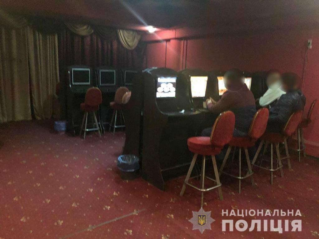Поліція Краматорська задокументувала поновлену незаконну діяльність двох гральних закладів