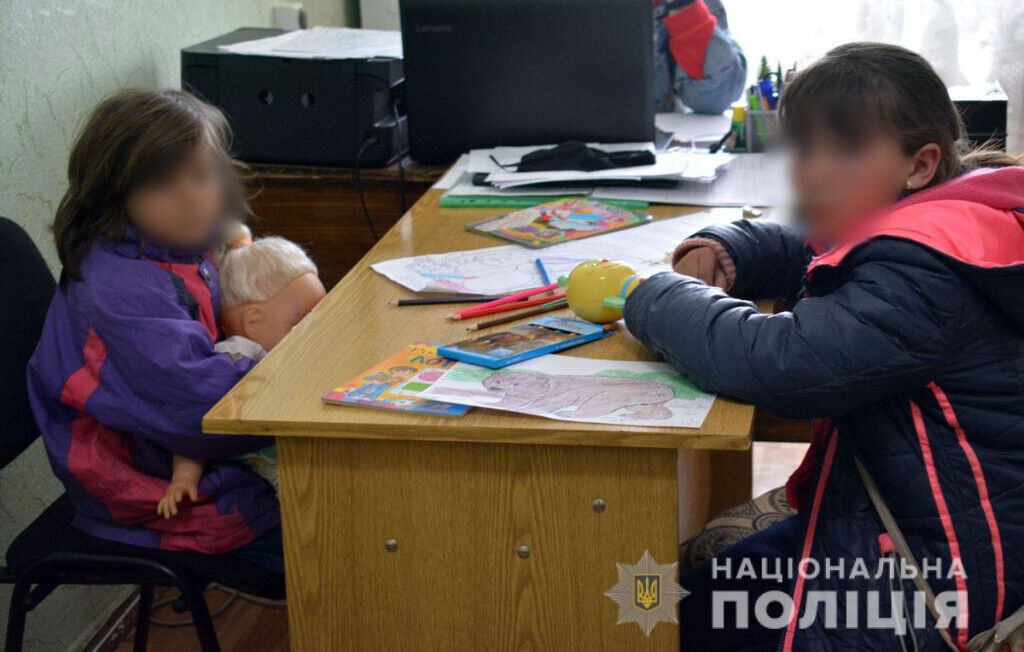 Ювенальні поліцейські Волновахи врятували 2 діточок від недбайливої матері