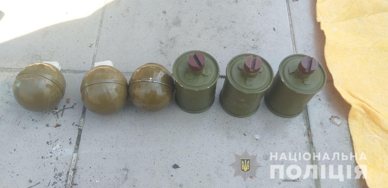 У Києві за продаж зброї поліцейські затримали військовослужбовця
