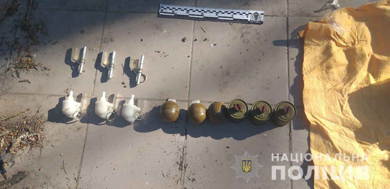 У Києві за продаж зброї поліцейські затримали військовослужбовця