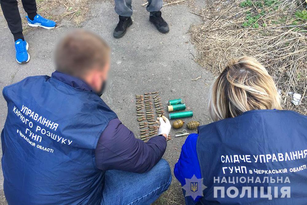 Поліцейські Черкащини викрили чоловіка, який збув боєприпаси знаходячись під арештом