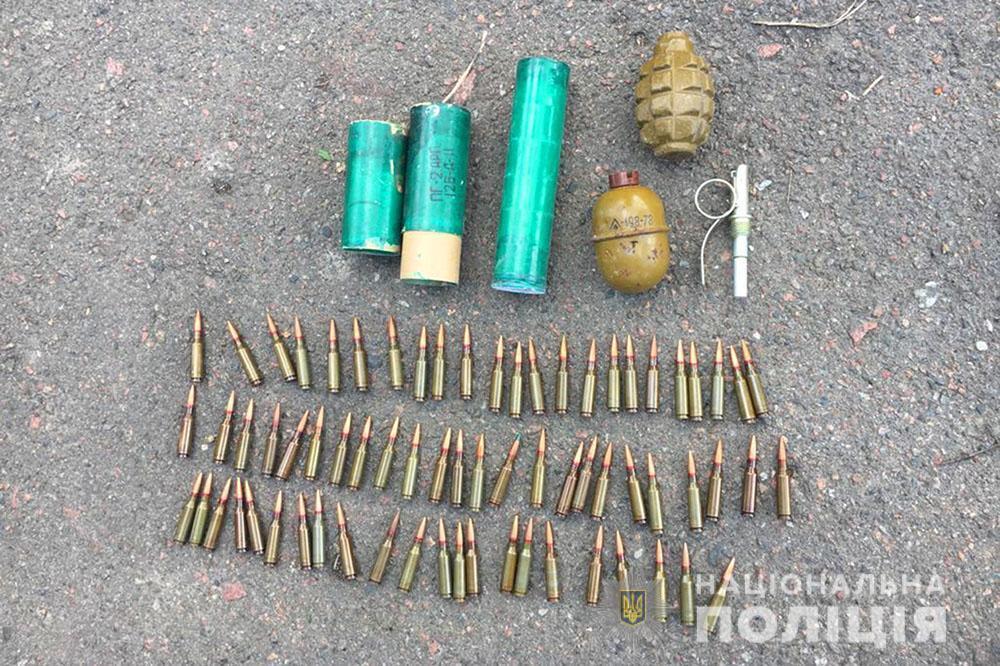 Поліцейські Черкащини викрили чоловіка, який збув боєприпаси знаходячись під арештом