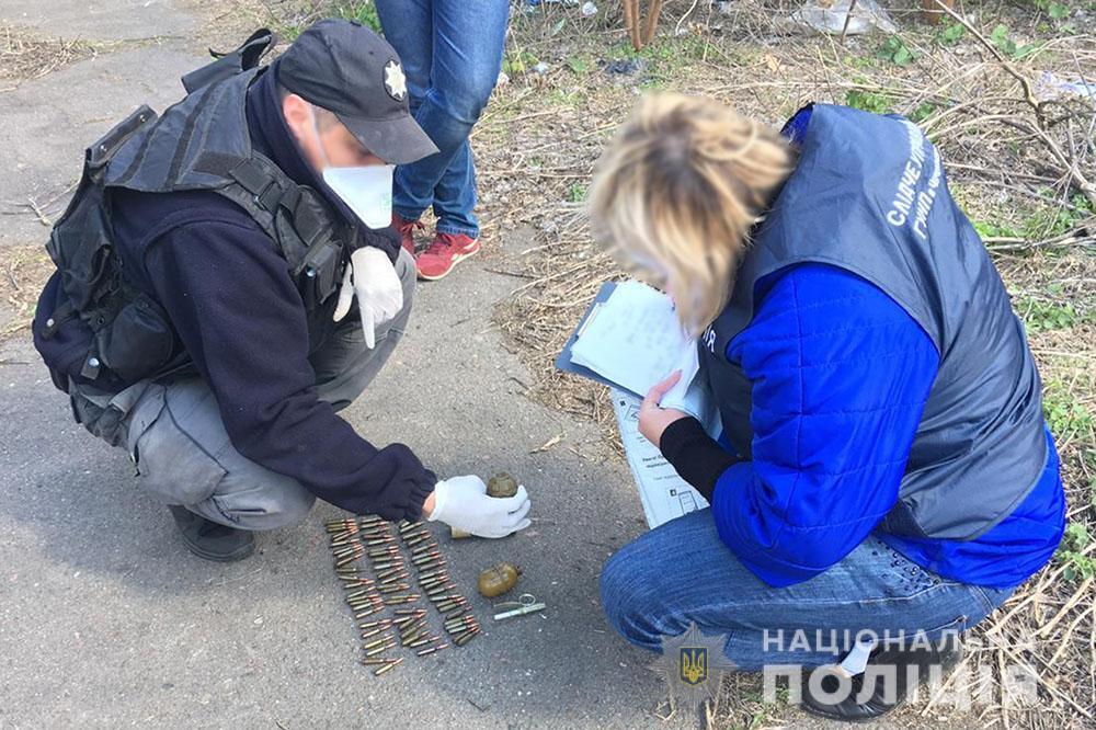 Поліцейські Черкащини викрили чоловіка, який збув боєприпаси знаходячись під арештом