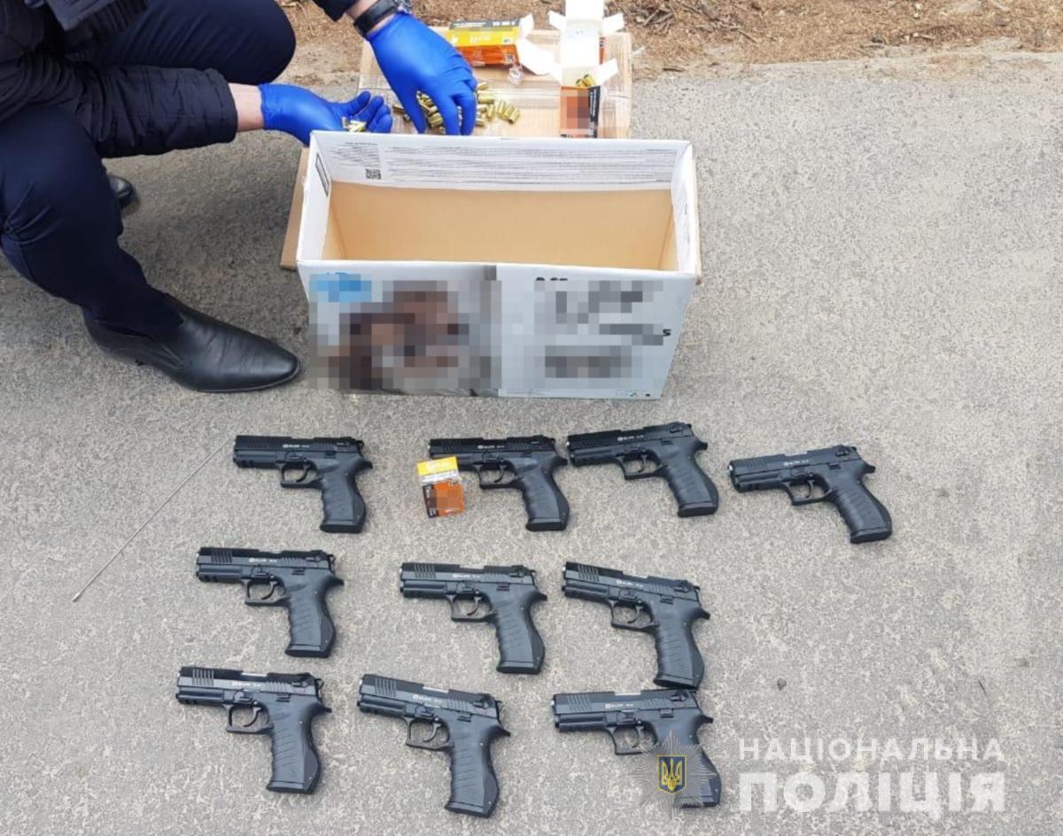 У Запоріжжі поліцейські під час спецоперації затримали підозрюваного у збуті зброї та боєприпасів