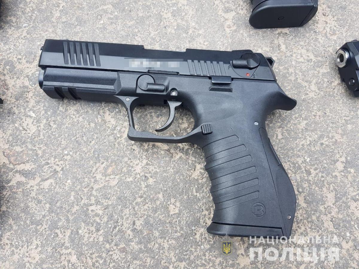 У Запоріжжі поліцейські під час спецоперації затримали підозрюваного у збуті зброї та боєприпасів