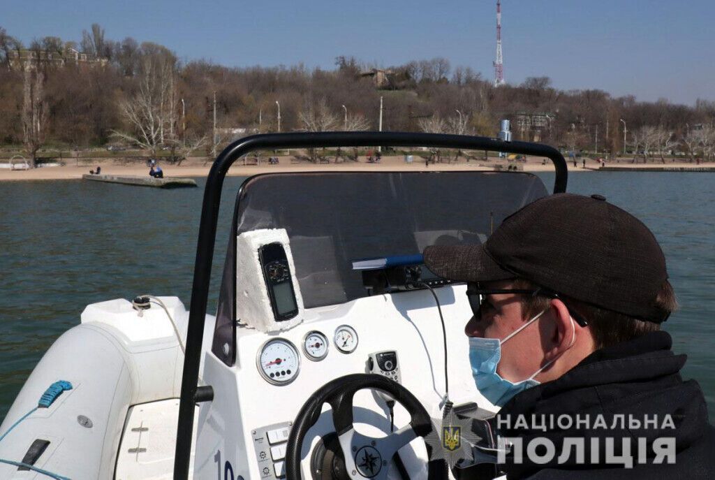 Поліцейські Донеччини проводять масштабну профілактичну кампанію у зв’язку з посиленням карантинних заходів