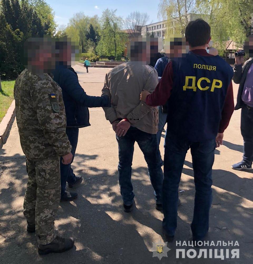 На Житомирщині на хабарі затримали військовослужбовця