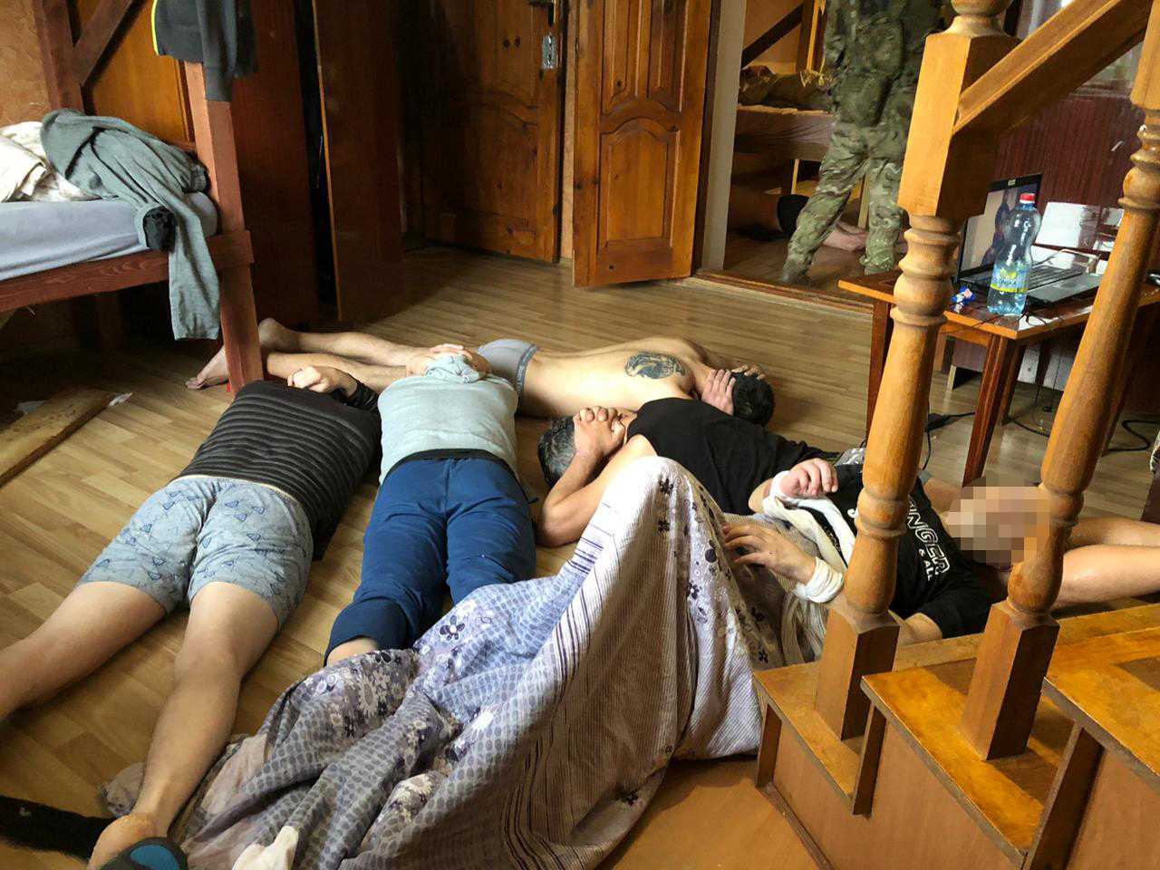 На Рівненщині 21 особі повідомлено про підозру у викраденні людей та примусовому позбавленні їх волі під виглядом лікування (ФОТО)