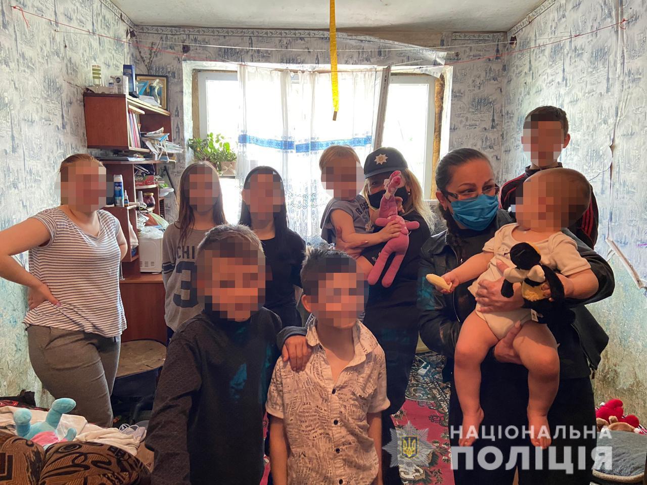 Поліцейські Одещини привітали місцеві родини з Міжнародним днем сім`ї