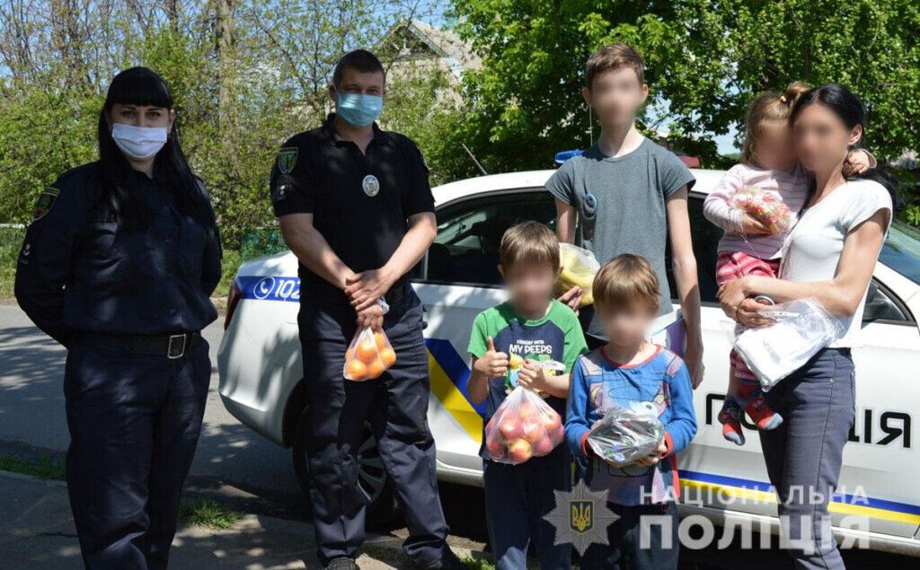 На Донеччині поліцейські разом із представниками соціальної служби підтримали родини, які постраждали від домашнього насильства