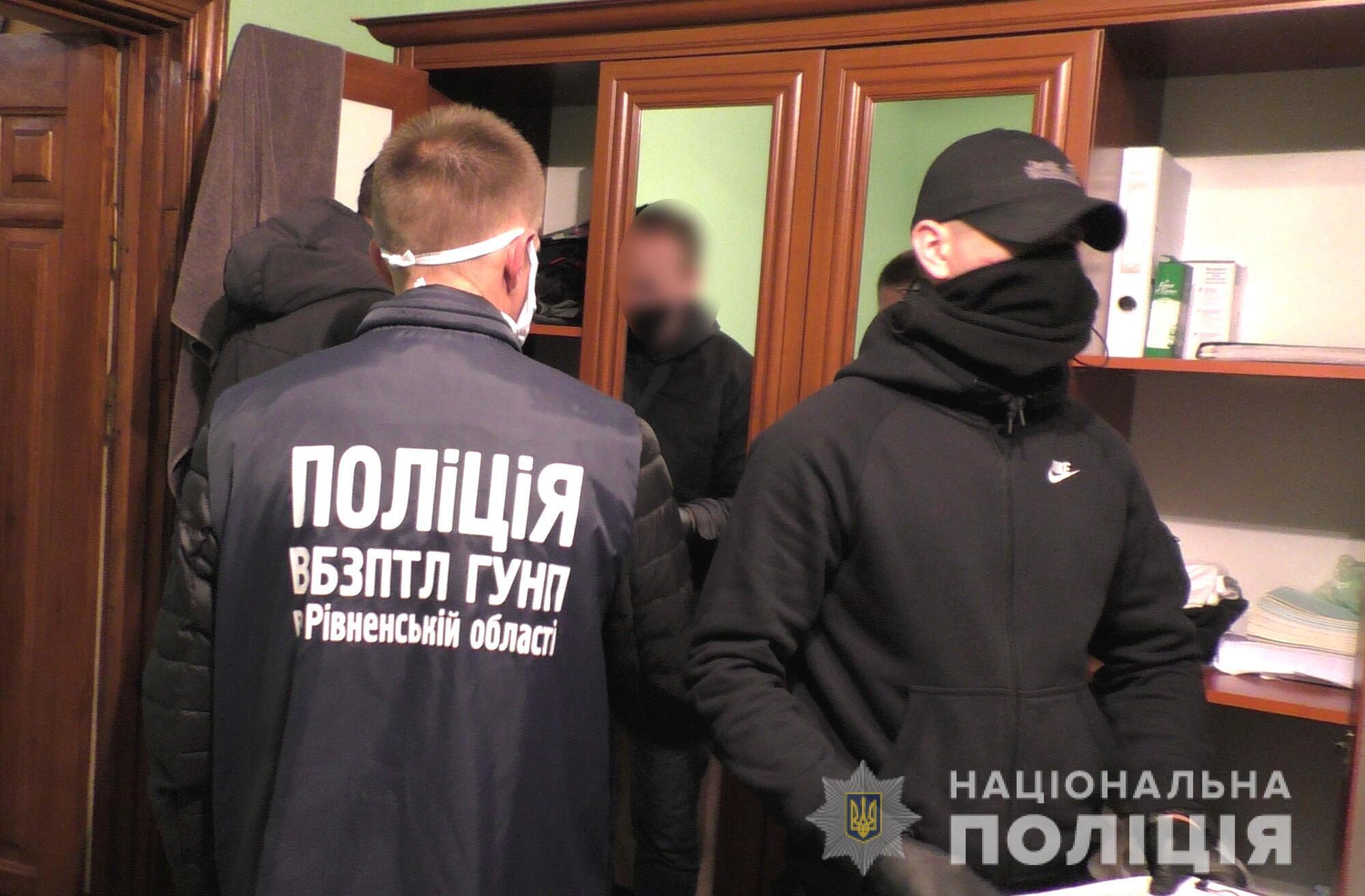 Правоохоронці Рівненщини викрили злочинну групу, яка під приводом реабілітації незаконно позбавляла волі жителів різних регіонів