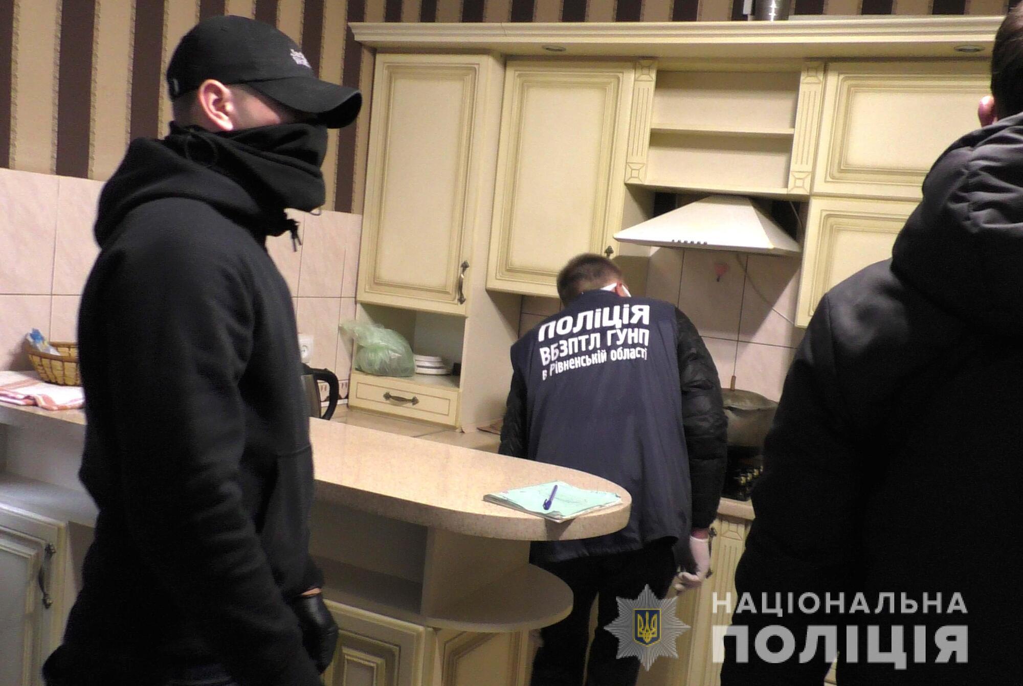 Правоохоронці Рівненщини викрили злочинну групу, яка під приводом реабілітації незаконно позбавляла волі жителів різних регіонів