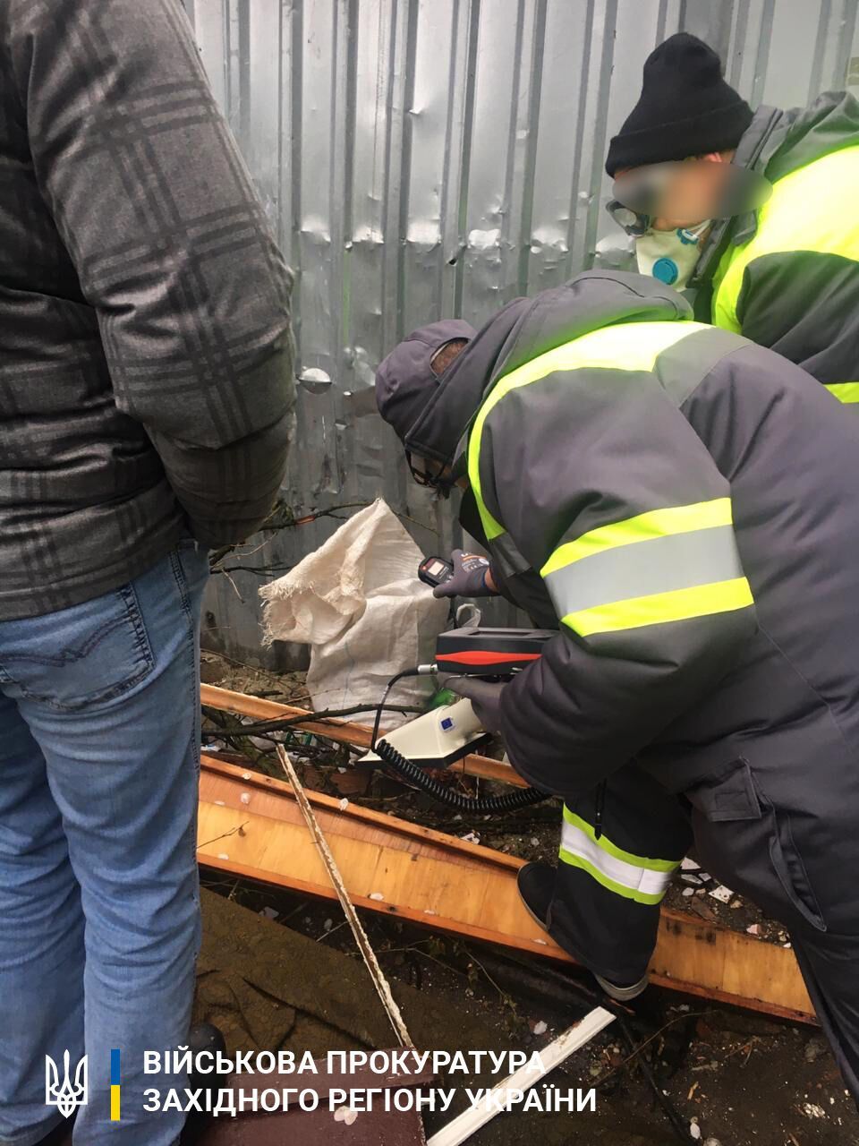 Службовця оборонного підприємства викрито на привласненні приладів, які містять  радіоактивні речовини