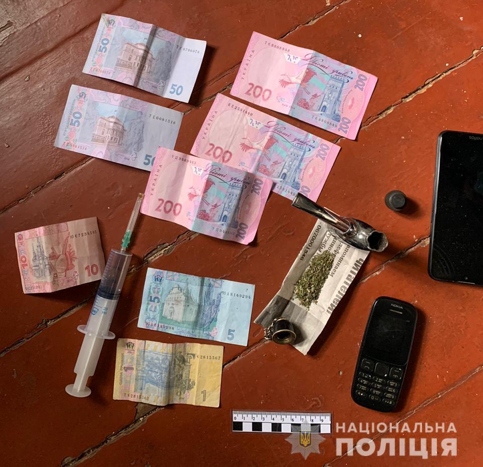 На Дніпропетровщині поліцейські затримали групу наркодилерів, причетних до збуту опію ацетильованого