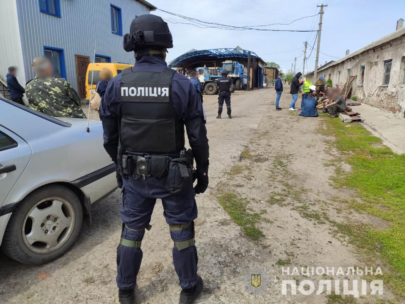 На Харківщині поліцейські викрили осіб, які вербували людей для трудової експлуатації