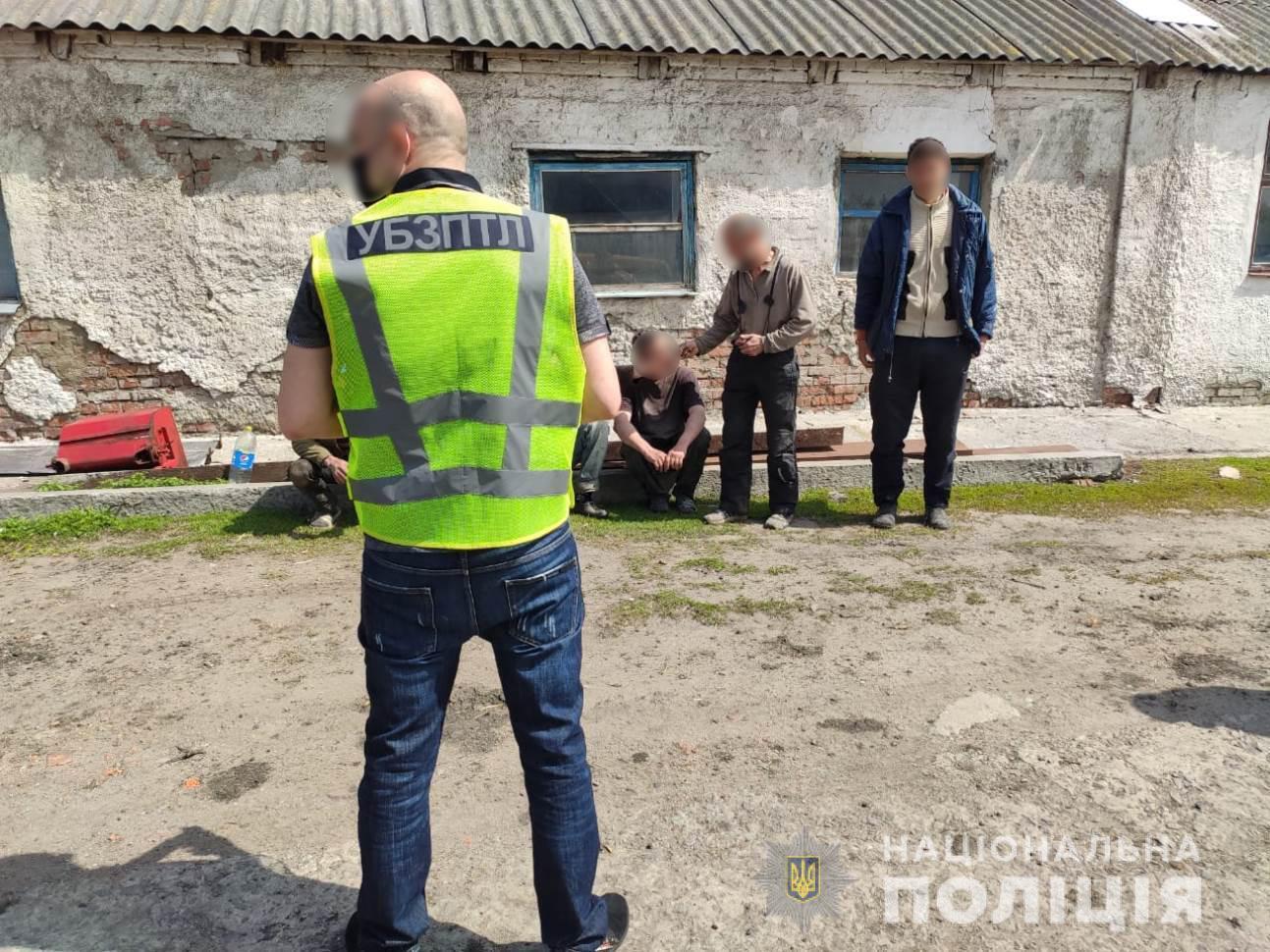 На Харківщині поліцейські викрили осіб, які вербували людей для трудової експлуатації