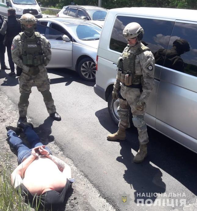 Житомирські оперативники затримали міжрегіональну групу угонщиків престижних авто