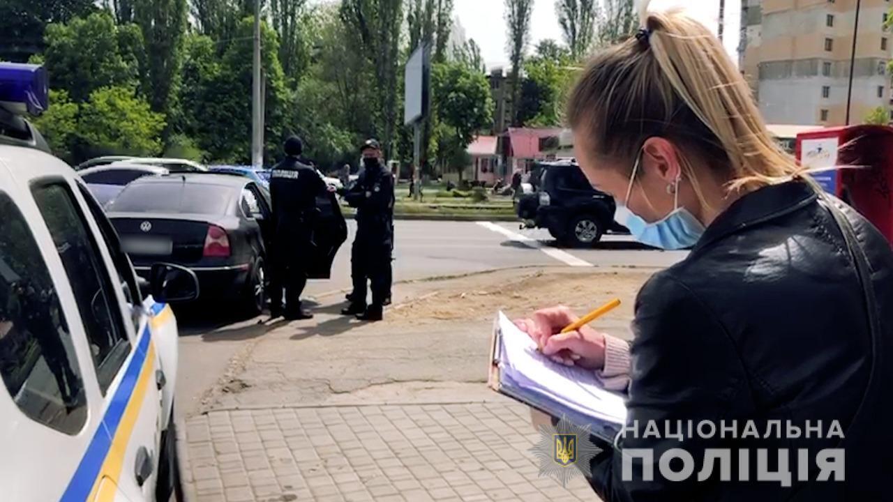 В Одесі поліцейські затримали групу осіб за підозрою у розбійному нападі на пункт обміну валюти