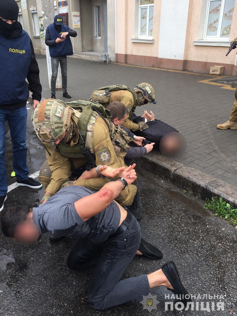 У Миколаєві за вимагання неіснуючого боргу з підприємця поліцейські затримали двох місцевих мешканців