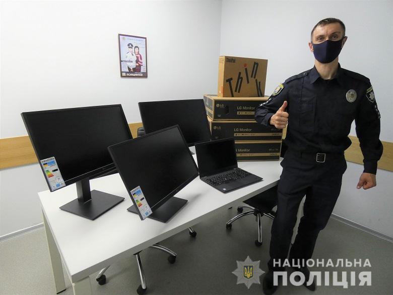 Іноземні партнери передали столичним поліцейським службові автівки та технічне обладнання