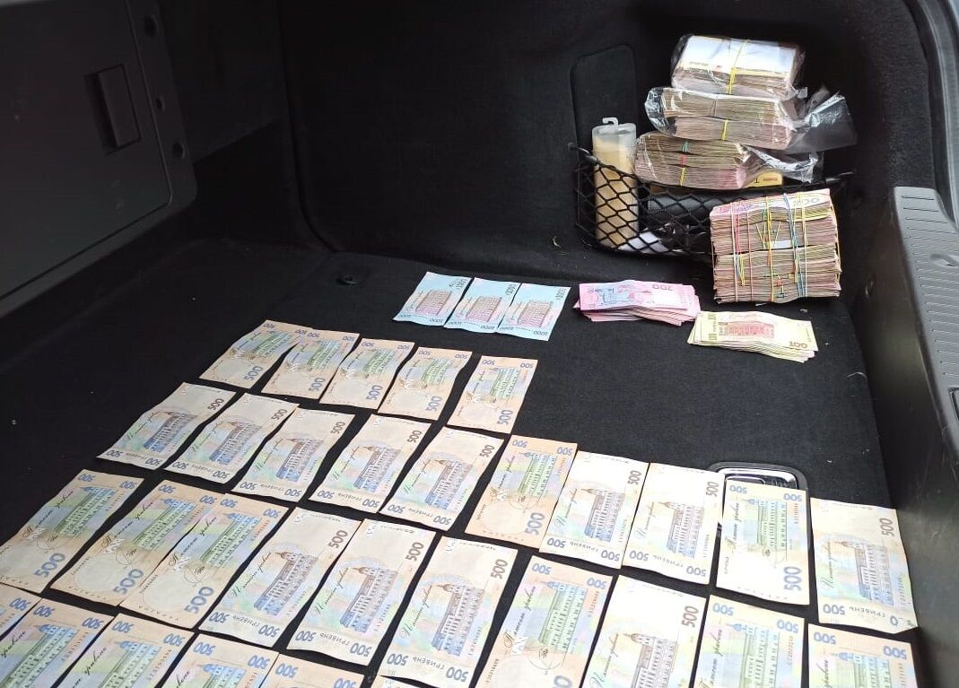 Директор приватного підприємства підозрюється у заволодінні понад 2,7 млн грн бюджетних коштів на ремонті доріг на Рівненщині