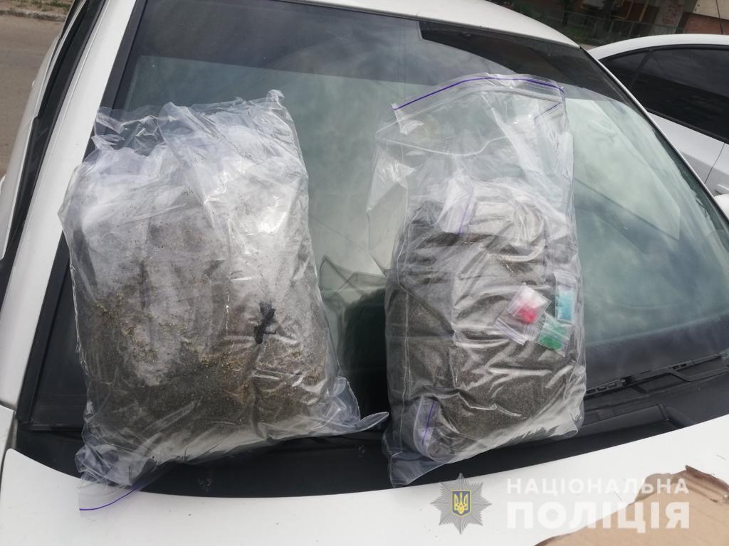 Поліцейські перекрили канал постачання наркотиків до м. Новомосковська