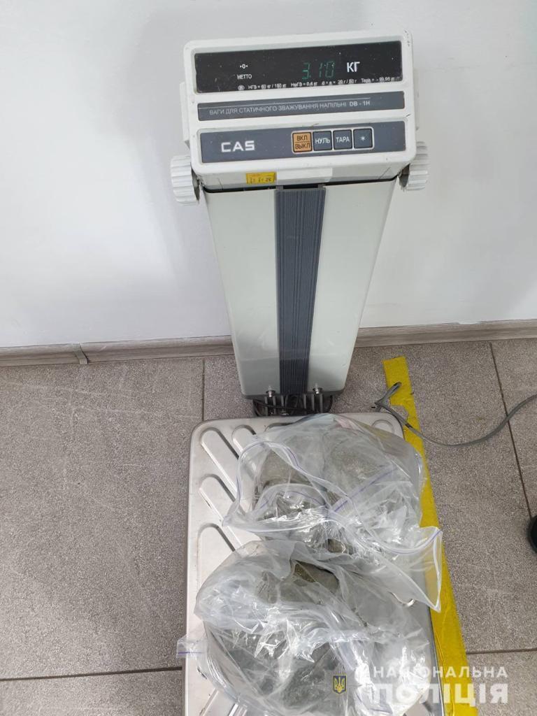 Поліцейські перекрили канал постачання наркотиків до м. Новомосковська