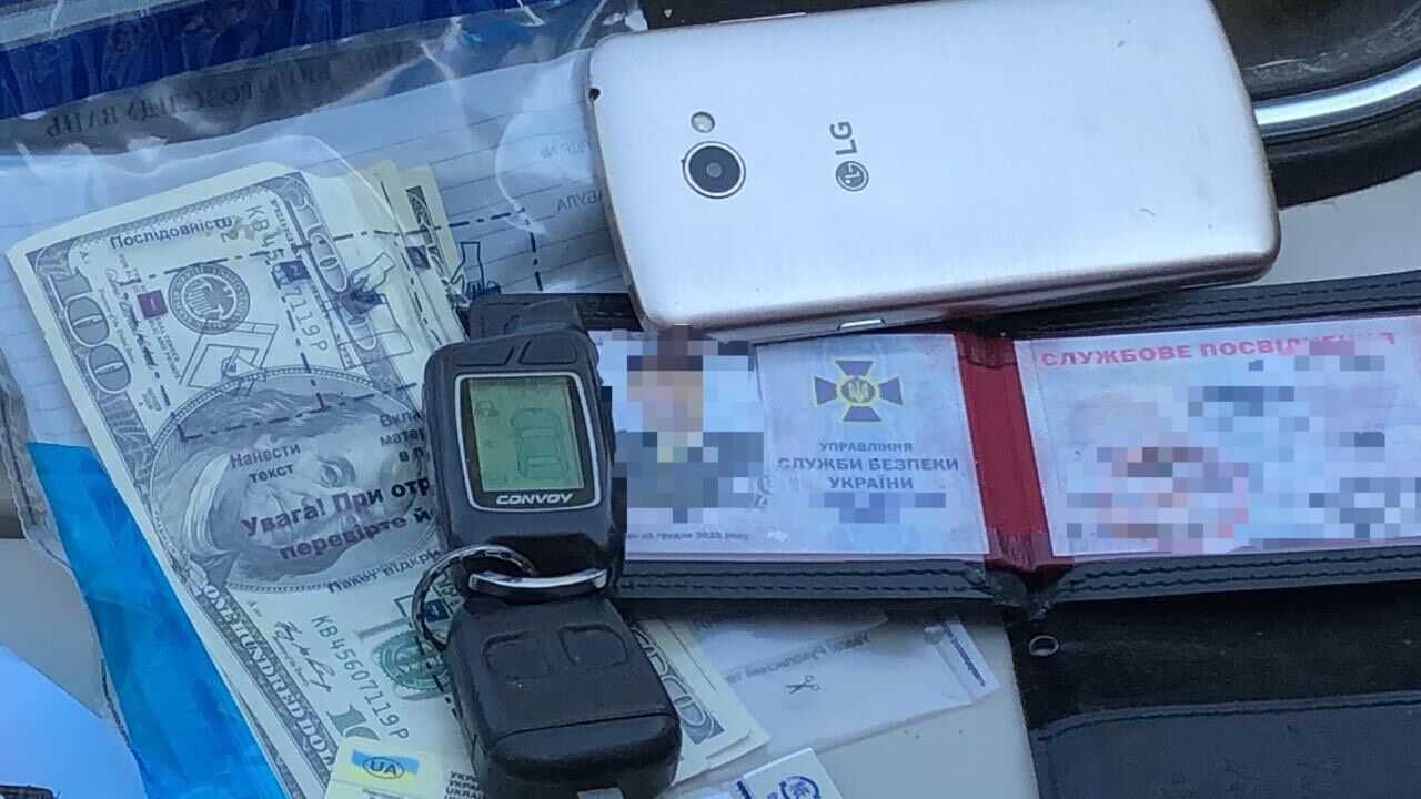 На хабарі в 2 тис доларів США та 10 тонн зерна викрито працівника СБУ (ФОТО)