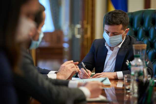 Зеленский: Виновные в задержке доплат врачам должны понести ответственность
