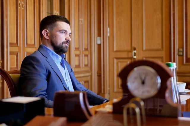 До компанії російсько-православних боксерів Усика і Ломаченка самододався й заступник голови Офісу Президента Трофімов