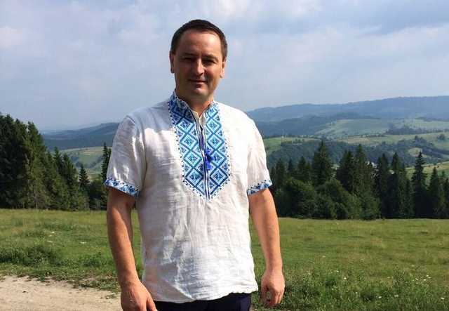 «Слуги народу» звернулися до Авакова та Венедіктової через «коктейль Молотова» на подвір’ї однопартійця