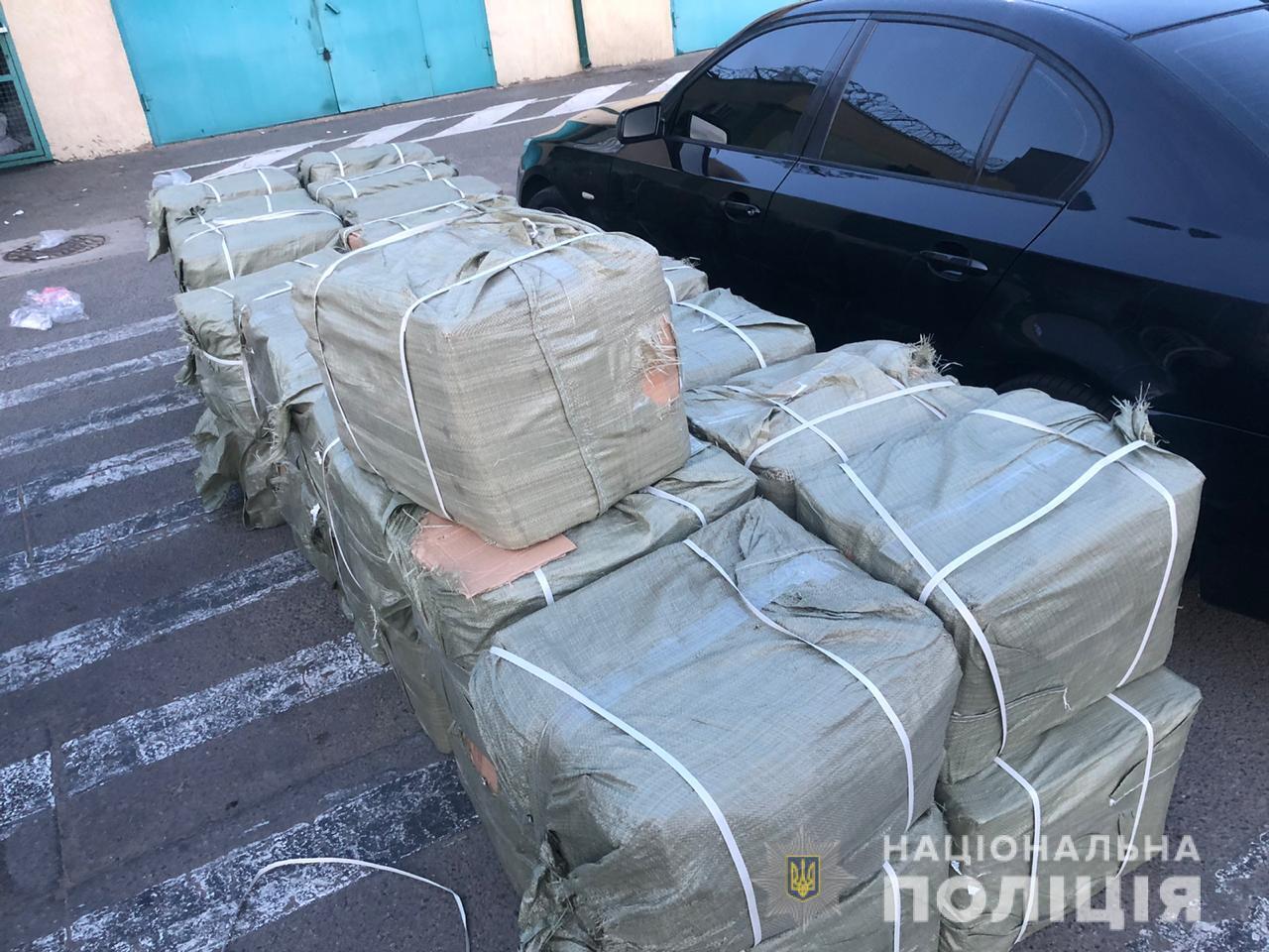 Співробітники поліцейської станції «Авангард» затримали підозрюваного у викраденні товару з промтоварного ринку