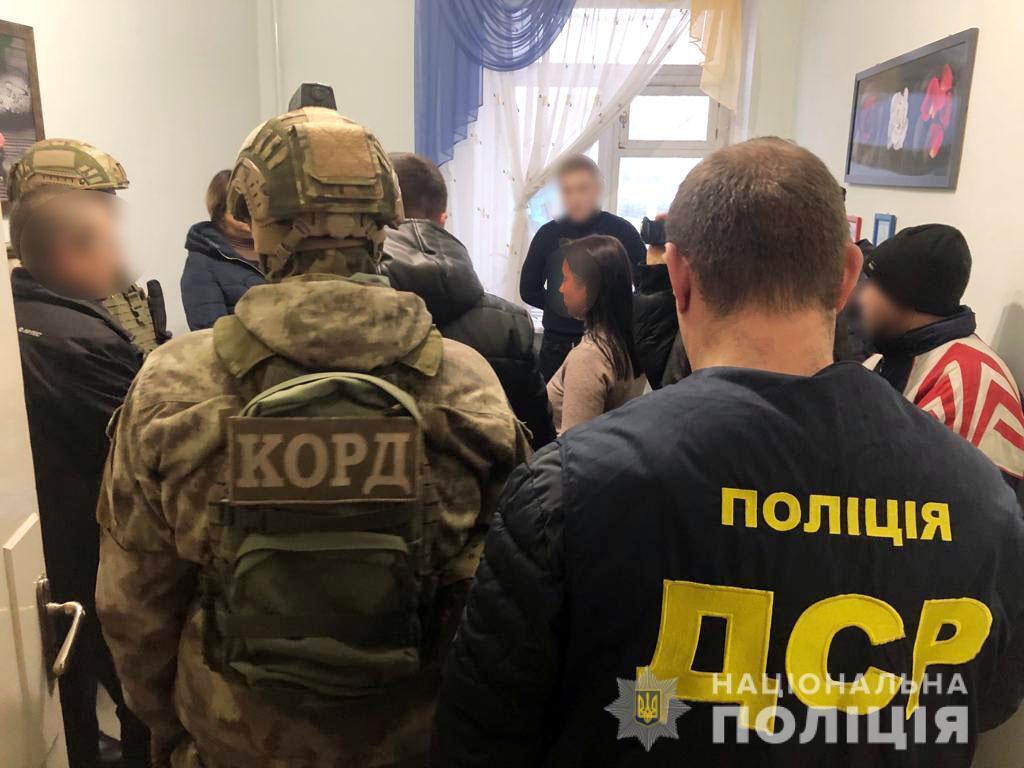 Слідчі поліції Криму скеровали до суду обвинувальні акти відносно осіб, причетних до вимагання грошей та незаконного заволодіння авто