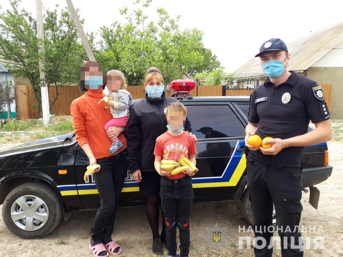 Поліцейські Одещини привітали місцеві родини з Міжнародним днем сім`ї